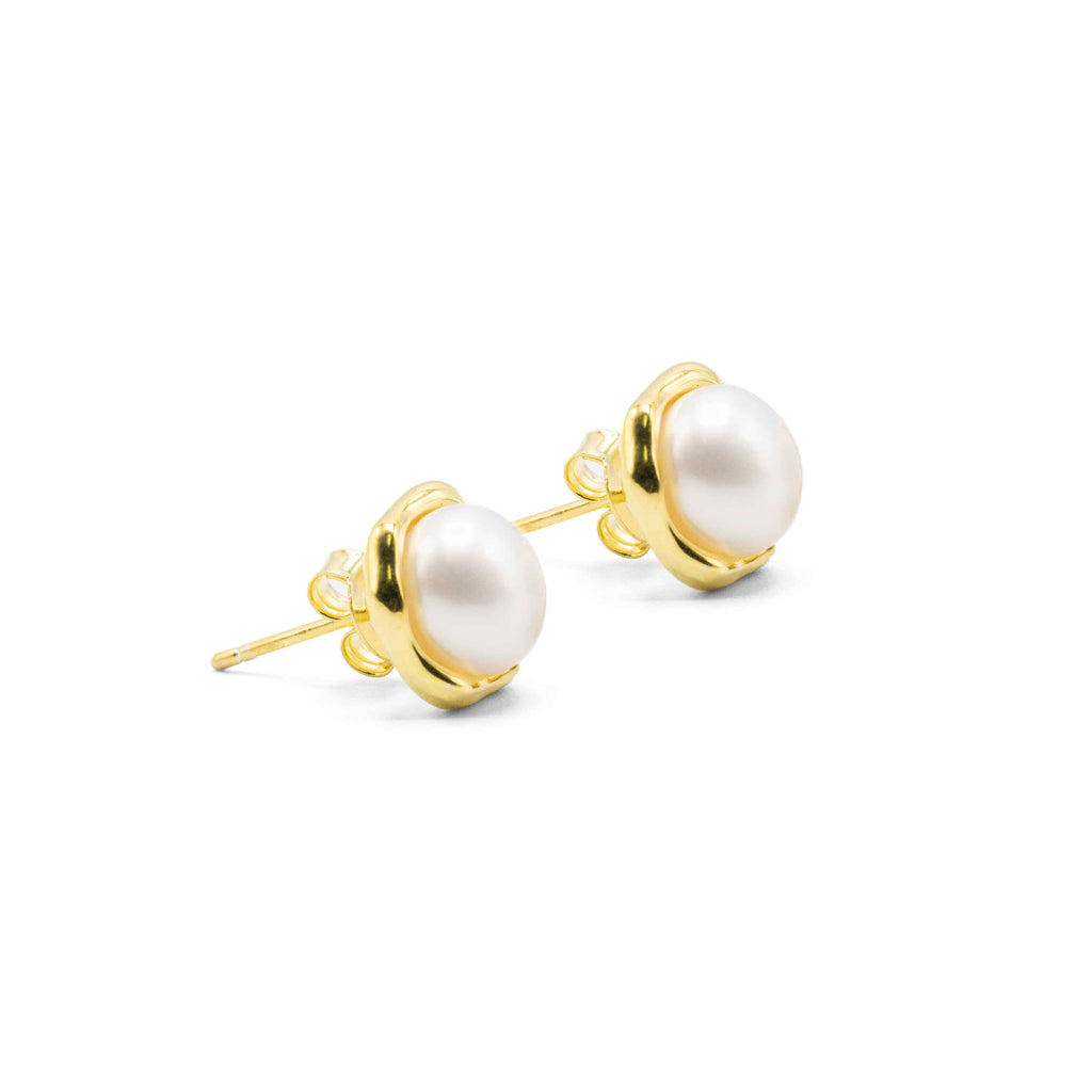 Timeless beauty of pearls and opulent glow of gold vermeil 